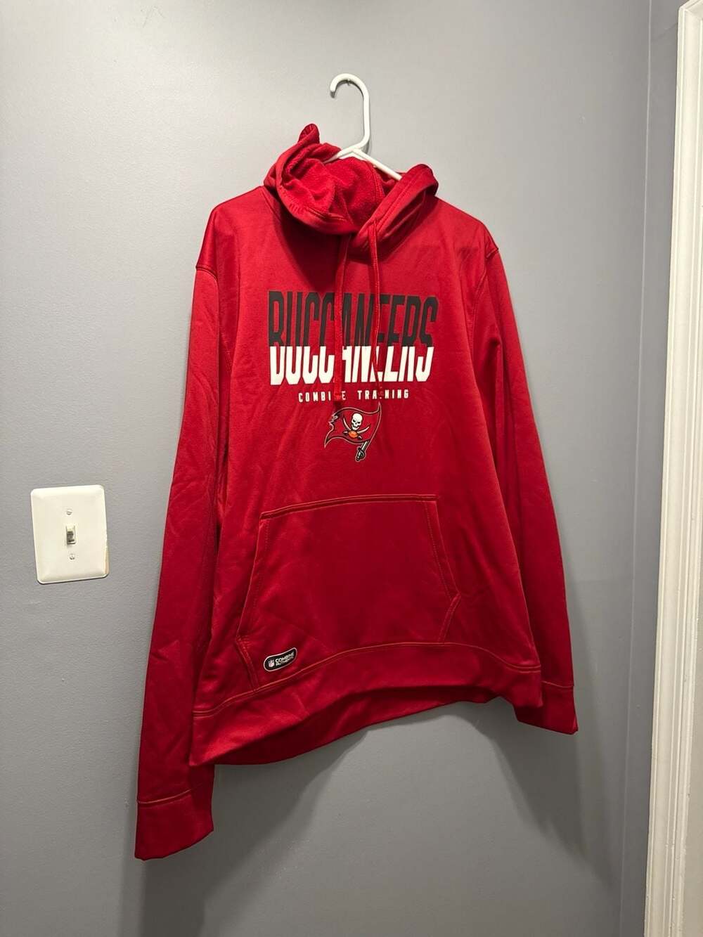 NEW ERA NFL TEAM APPAREL TAMPA BUCS HOODIE LOGO SWEATSHIRT NWT L
